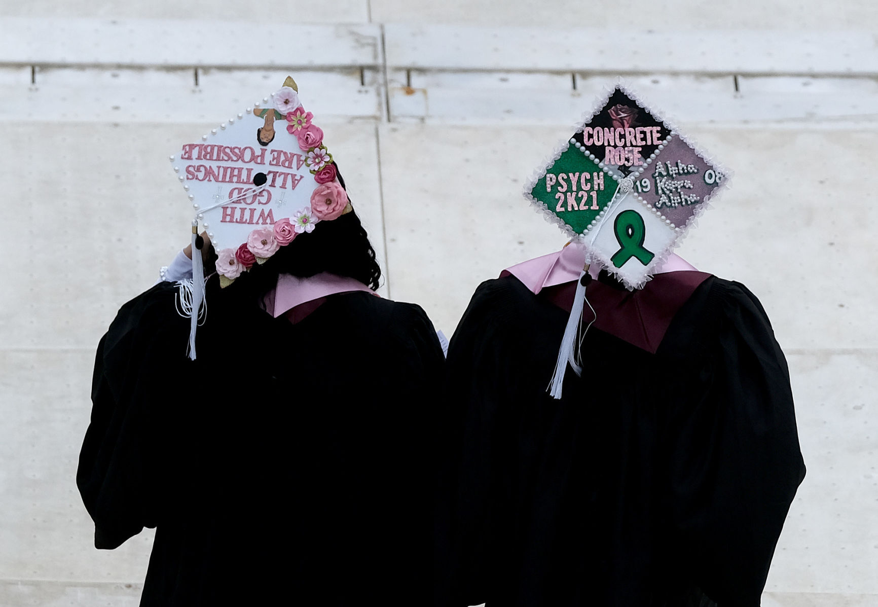 050921-nws-siu-graduation-07.jpg